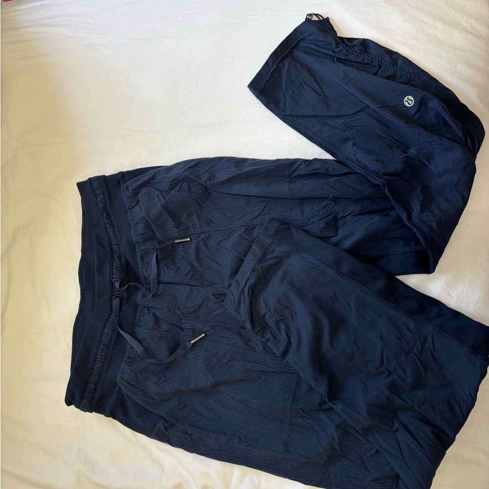 Lululemon Dance Studio Mid-Rise Cropped Pant in Navy